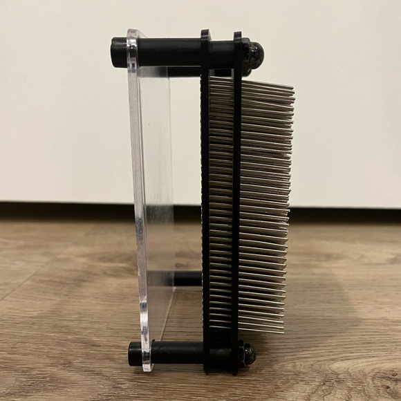 FREE WITH PURCHASE 3D Pin Art Toy - Picture 4 of 7